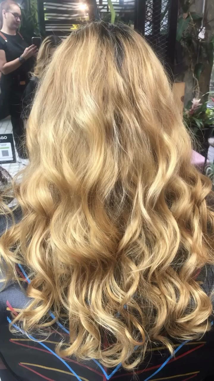 Rubio dorado con ondas, trabajo de Capello